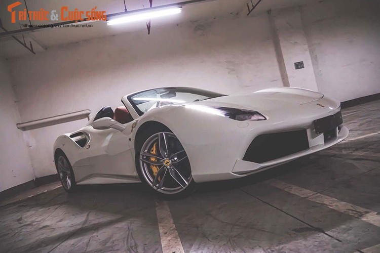 Can canh Ferrari 488 mui tran chuc ty tai Viet Nam-Hinh-3